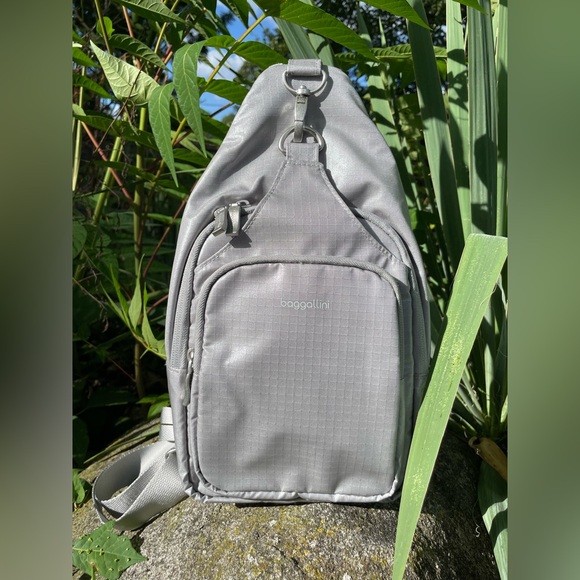 Baggallini Gray Sling Bag - Picture 1 of 11